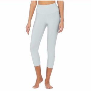 ALO Yoga High-Waist Airlift Capri In Cloud Sz: XS